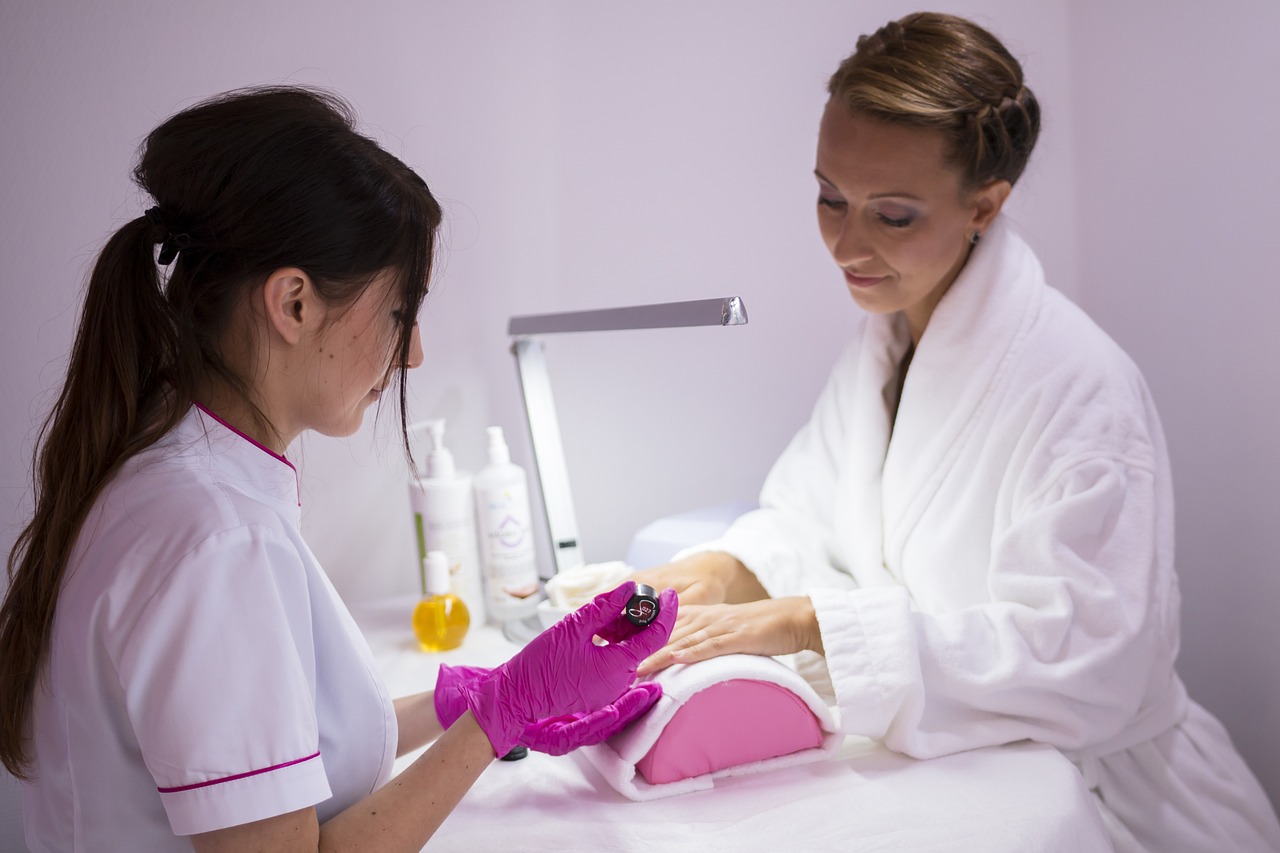 在宅ネイリストとして資格取得するためのステップは？