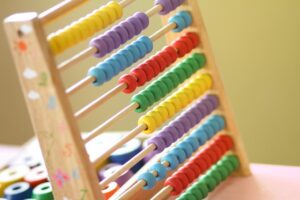 ママ資格の学び方を他の資格と比較するとどんな違いがある？